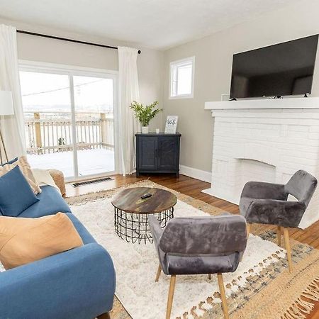 Cozy Riverfront Bungalow With Stunning Views Covington Exterior foto